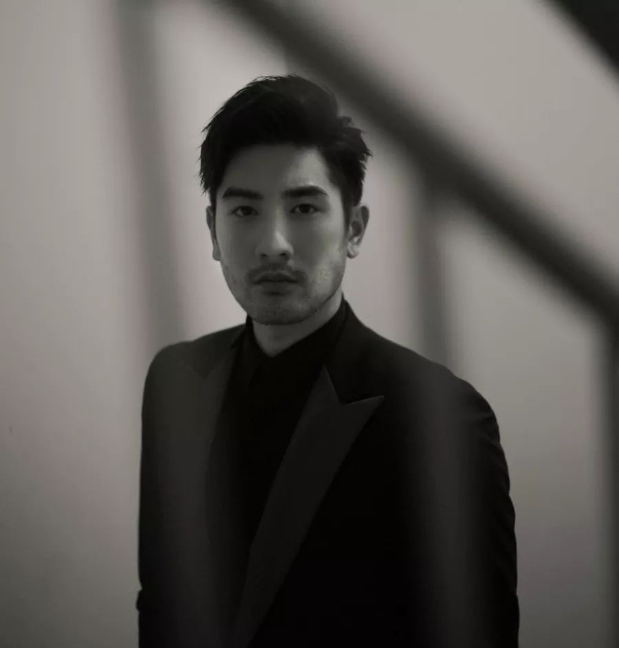 相信大家都看到了这一悲痛的消息,演员高以翔在录制【追我吧】节目时