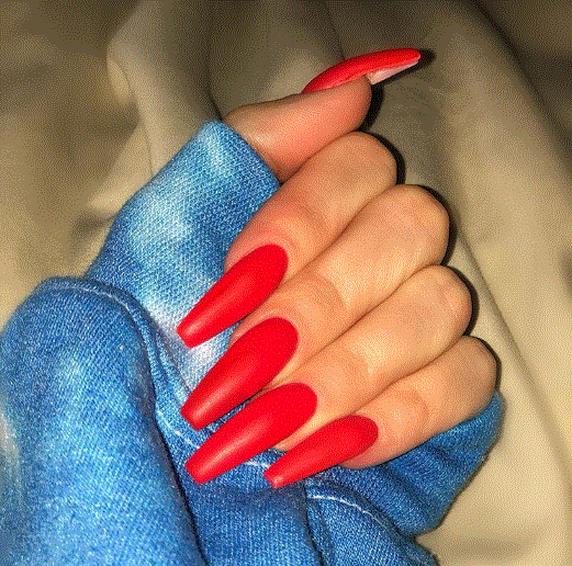 时尚生活:10款新颖时尚的指甲形状,让你的美甲与众不同!_手指