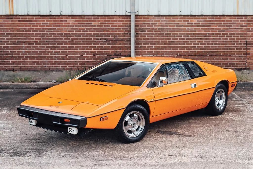 两排六个座,尾箱能装摩托,这款新车来颠覆市场了!