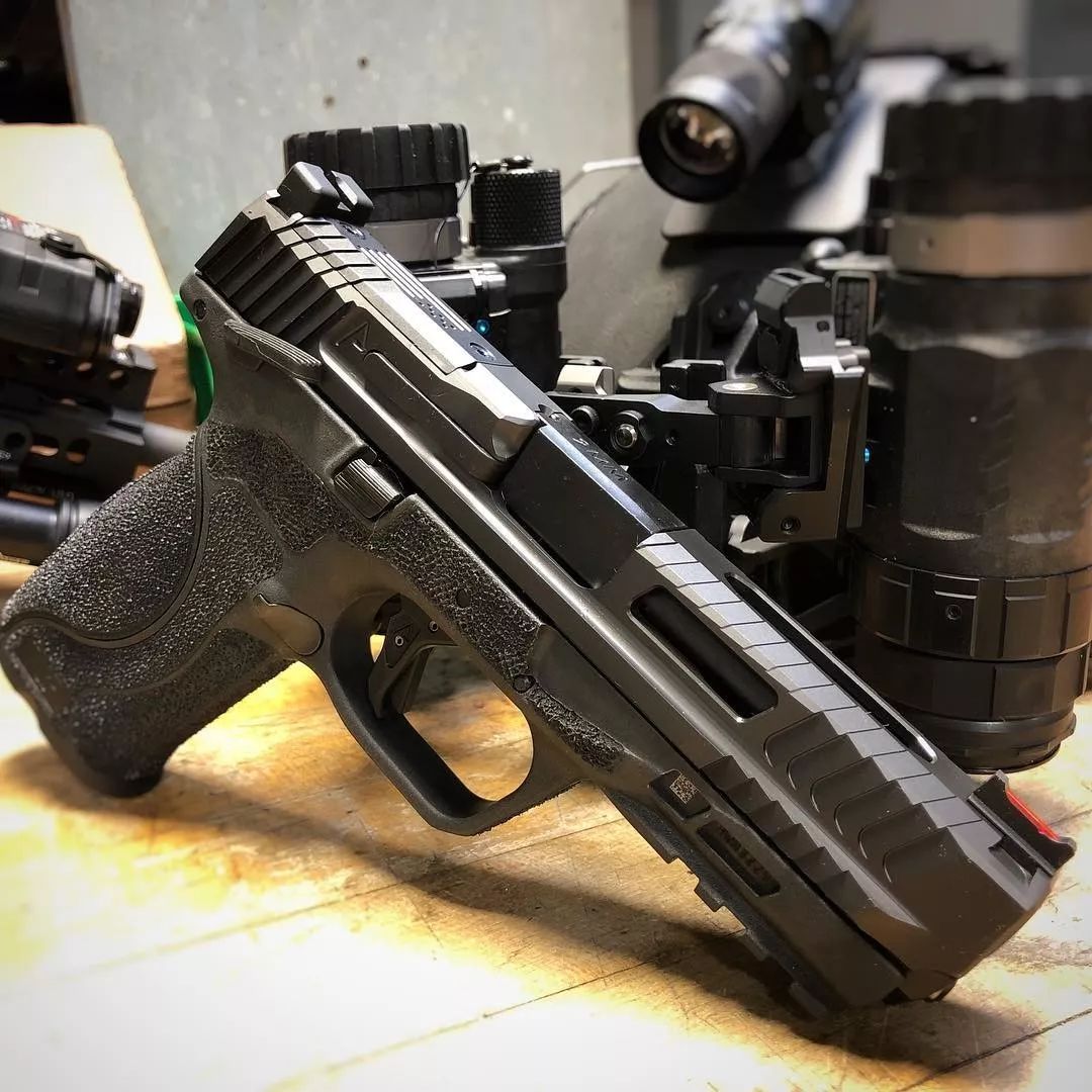 生猛异常的土豪款改装了agencyarms公司套件的手枪图集