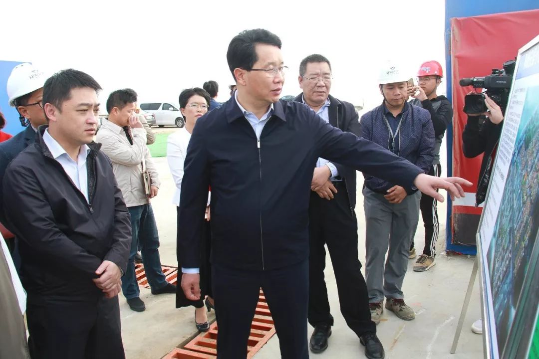 区委书记黄奋强主持召开座谈会,布置下一阶段工作为切实推进机场片区