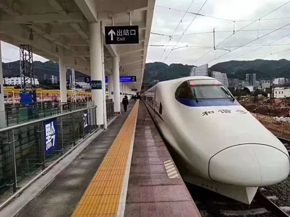 图源:黔江区交通局巴南龙洲湾隧道全线通车隧道开头鱼洞到茶园仅需15