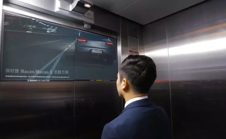 电梯投影广告机效果图图片