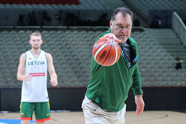 9. 阿维达斯和多曼塔斯-萨博尼斯