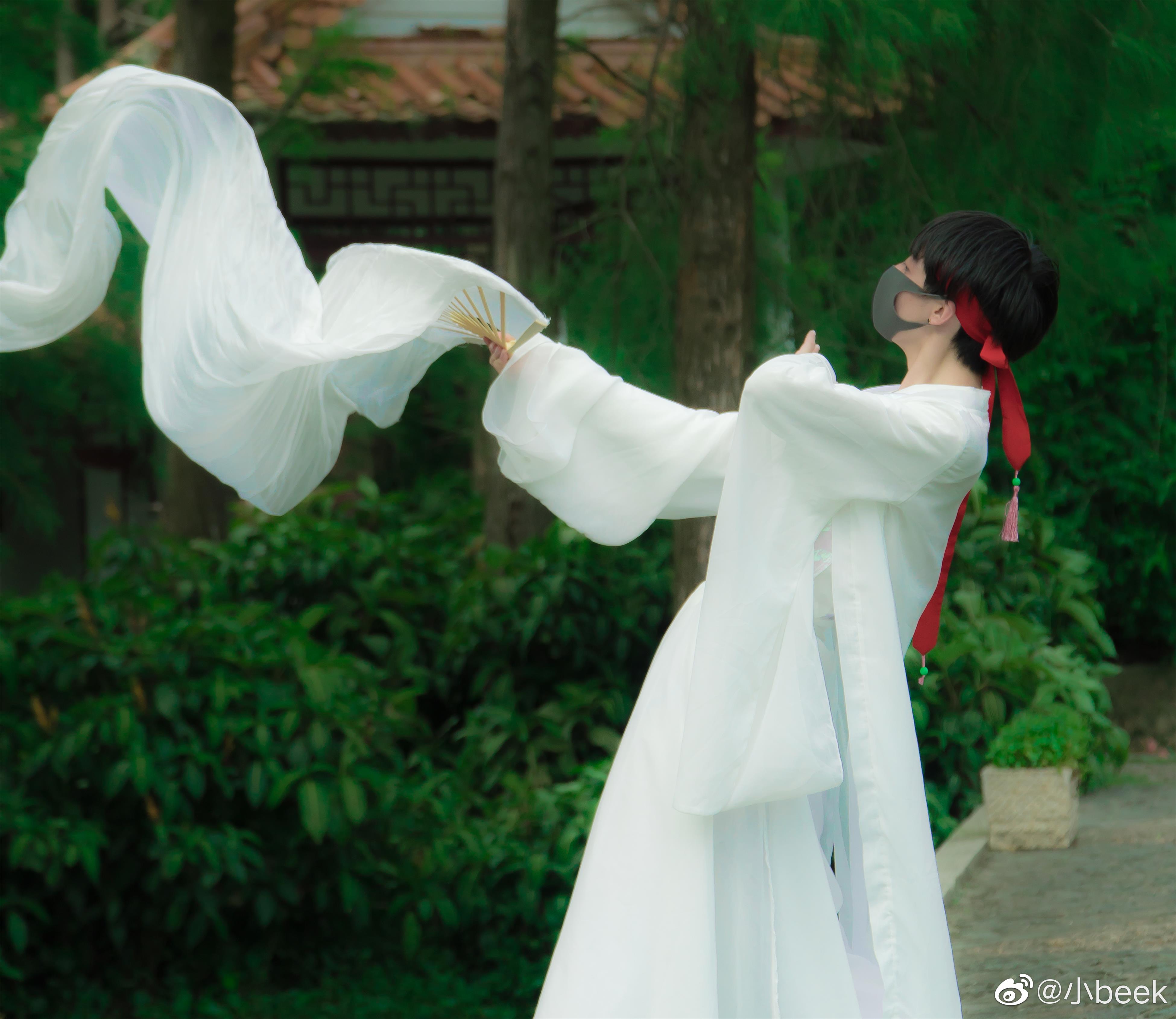 抖音舞蹈达人我是小比克穿汉服惊艳舞动