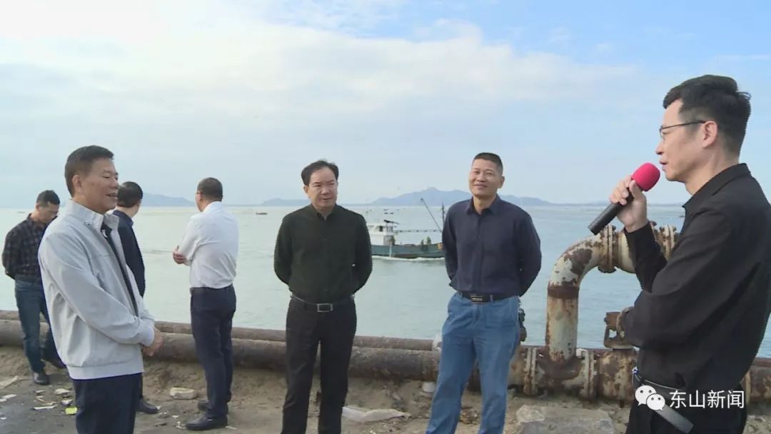 11月27日,县人大常委会主任柳亚殊带领部分人大代表及相关部门开展"