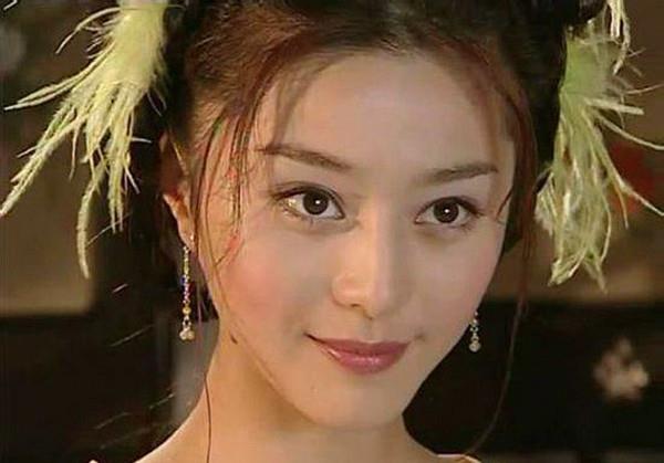 《爱情宝典》中范冰冰的六个造型:除了第一个,你最喜欢哪一个?