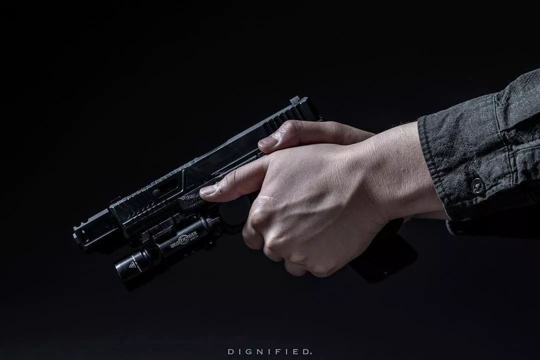 生猛异常的土豪款改装了agencyarms公司套件的手枪图集