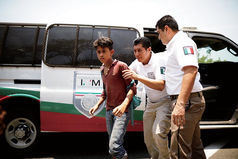 无父无母 小"偷渡客"奔向美国边境