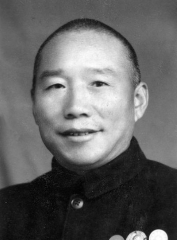 这一战,一位国军中将被俘后成功逃走,为何30天后又成起义将领?_傅作义