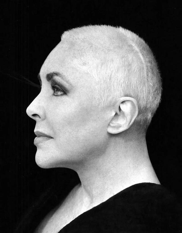 50岁死于艾滋病,他拍出了雕塑般人体的美与力量_herb