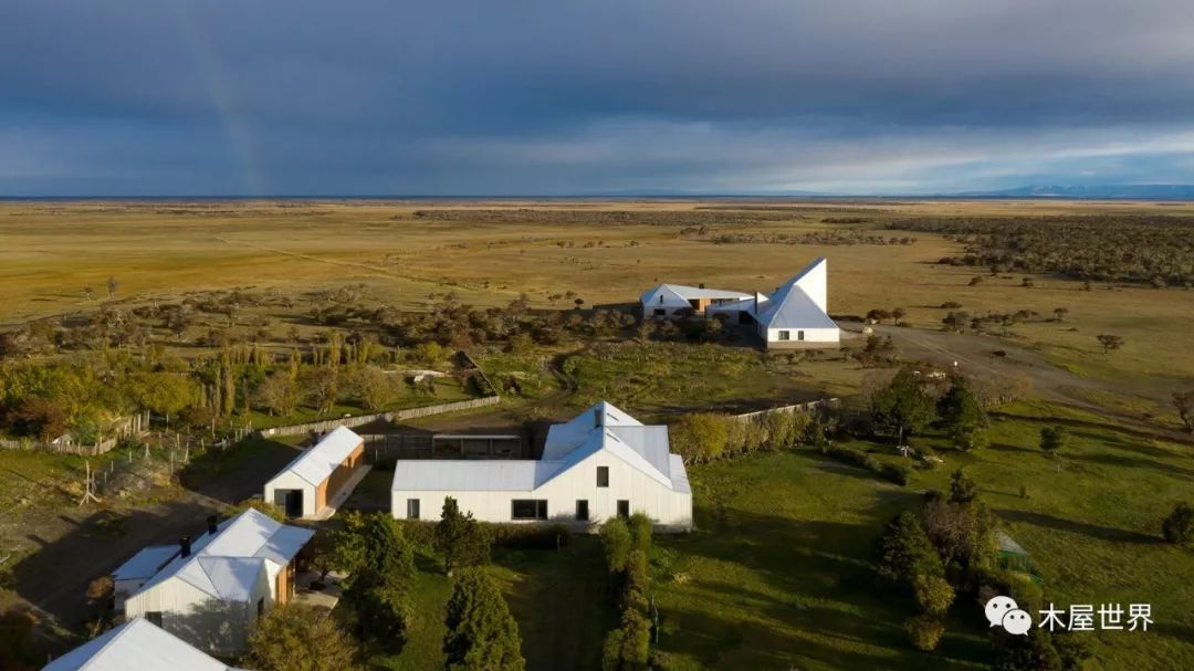 莫罗奇科牧场现代木屋