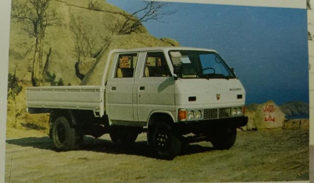 90年代开发的西南五十铃双排座载货汽车▲北京轻型汽车有限公司90年代