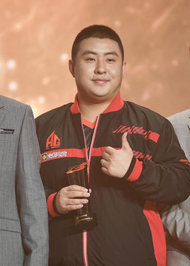 cf:70kg蝉联腾讯年度人物,四冠王实至名归第一人