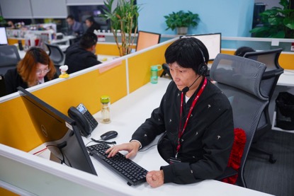 单手做动画内向当客服坎坷人生中他总选择逆流而上