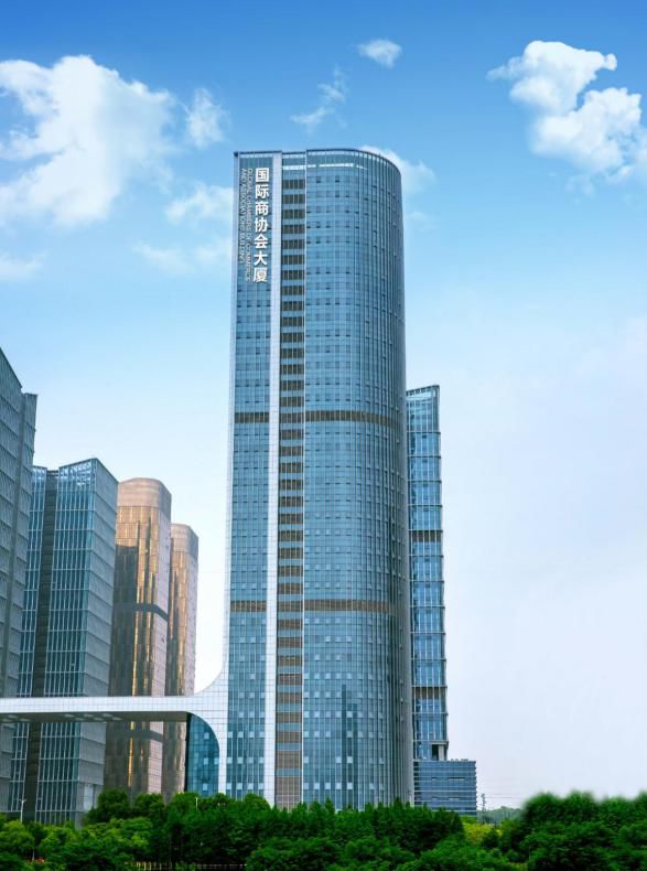 关注多国大使商务参赞及各国商协会代表百人考察团到访义乌参观考察