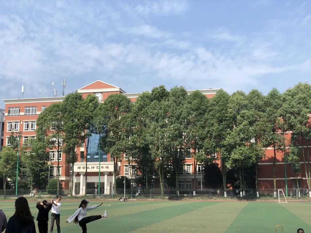 接下来,来看看我们和川传的故事我们依然爱你你换上