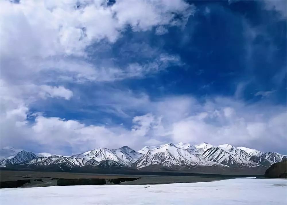 昆仑山探险旅游线3最佳时间:7月—9月大柴旦雪山温泉→翡翠湖→南八仙