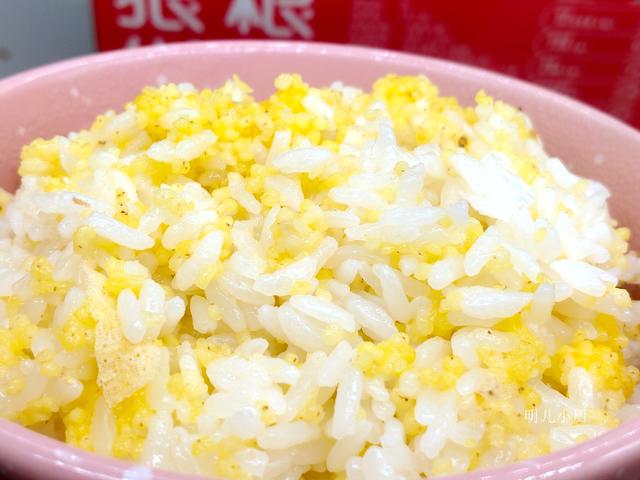 蒸米饭加点它,清香松软更健康,不炒菜也能吃两碗_小米