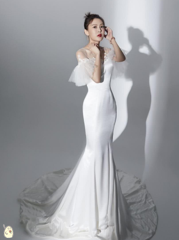 还记得爱情公寓陈美嘉吗34岁穿紧身鱼尾裙这谁顶得住