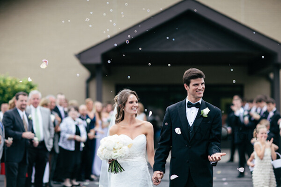 德国婚礼竟然摔碗砸盆?吓死个仁