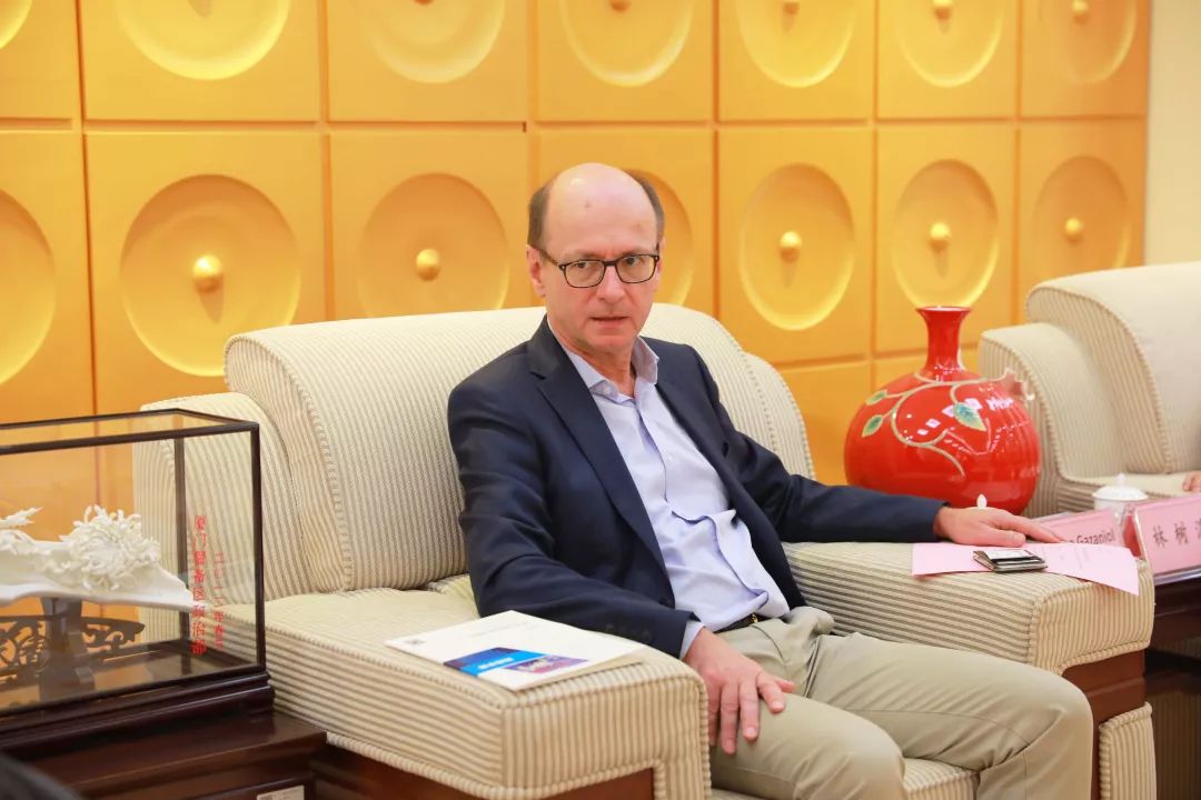 厦门自贸片区管委会副主任林树溪会见法国保乐力加集团奥积雅品牌总监