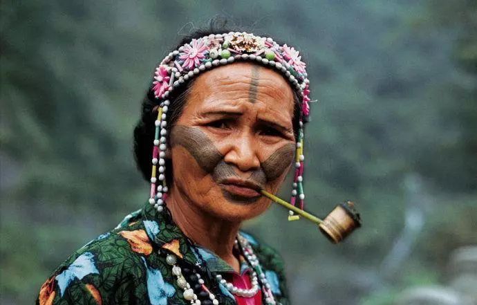 中国越,僚,濮等古民族以及今仡佬,高山族均有凿齿习俗 饮食习俗