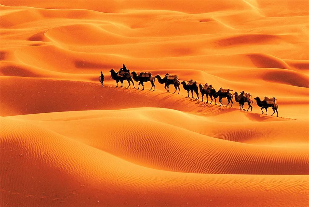 中国著名的沙漠景区图片