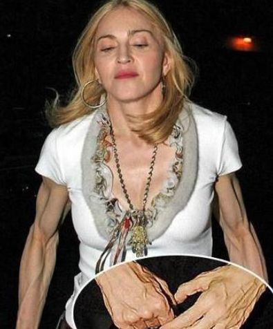 只要女明星"露一手",就知道她们到底有多老,李嘉欣的手像鸡爪