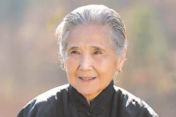 89岁鲁园老师近照,78岁圆梦《守望幸福》,如今依旧"不拖后腿"