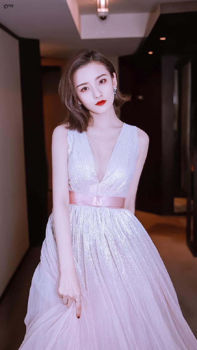 怀念2017年的芭莎慈善夜,顶级名利场的气息,如今都过眼云烟了_祖儿