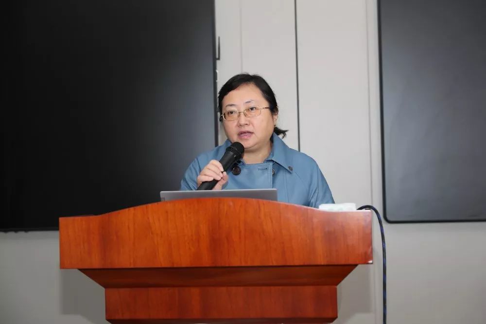 赢利高峰论坛现场云南省商务厅流通与商贸服务管理处处长徐海清女士