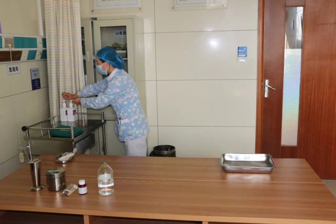 院感科组织开展无菌操作技能培训考核