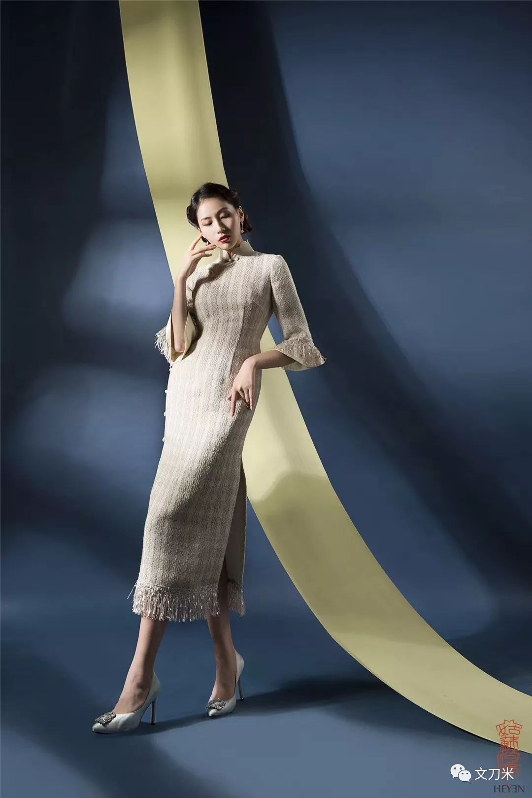 10月,周立言带着自己的荷言旗袍走上了上海时装周,旗袍在这里并不多见