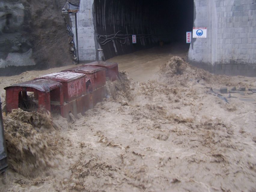 突发!云南在建隧道突泥涌水事故,已致6人遇难,仍有6人被困