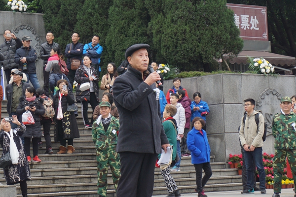 烈士亲属,重庆市楹联学会副会长曹庞沛现场讲述烈士的英雄事迹