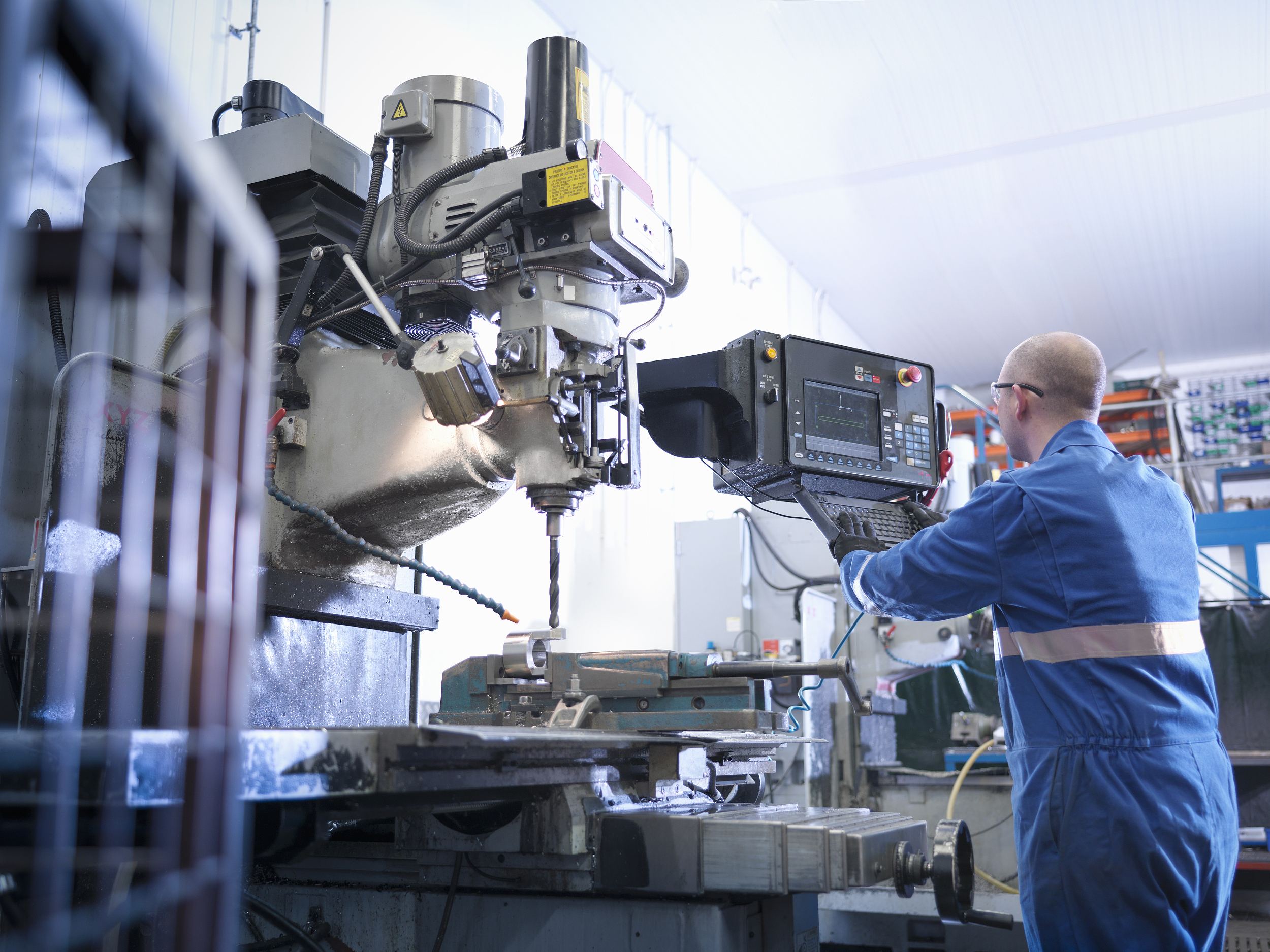 自动化生产线二,安装科智立工业rfid扫描器安装在流水线工位,通过安装