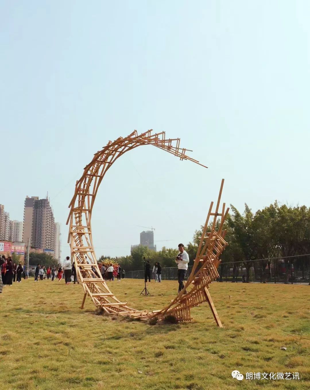 朗博带你看展览|"共·想"户外公共艺术作品登陆广艺相思湖校区大草坪