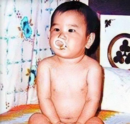 张翰小时候胖乎乎不输向佐以前的高以翔是个小正太没错了