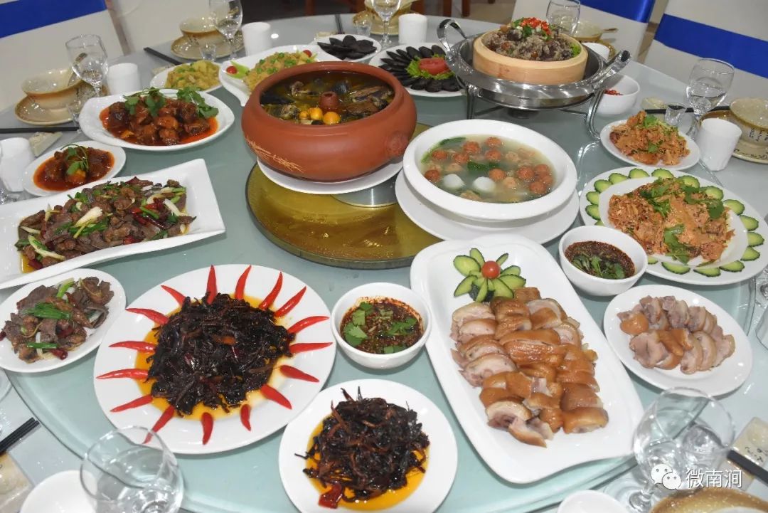 南涧举办无量名肴百味菜谱美食评选这些美食一出场我又被震撼了