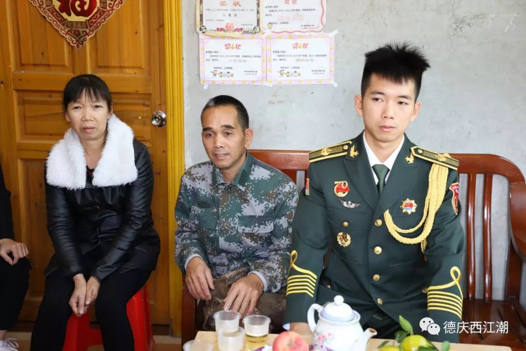到北京天安门参加70周年阅兵的德庆解放军战士回家啦竟是这般帅哥家人