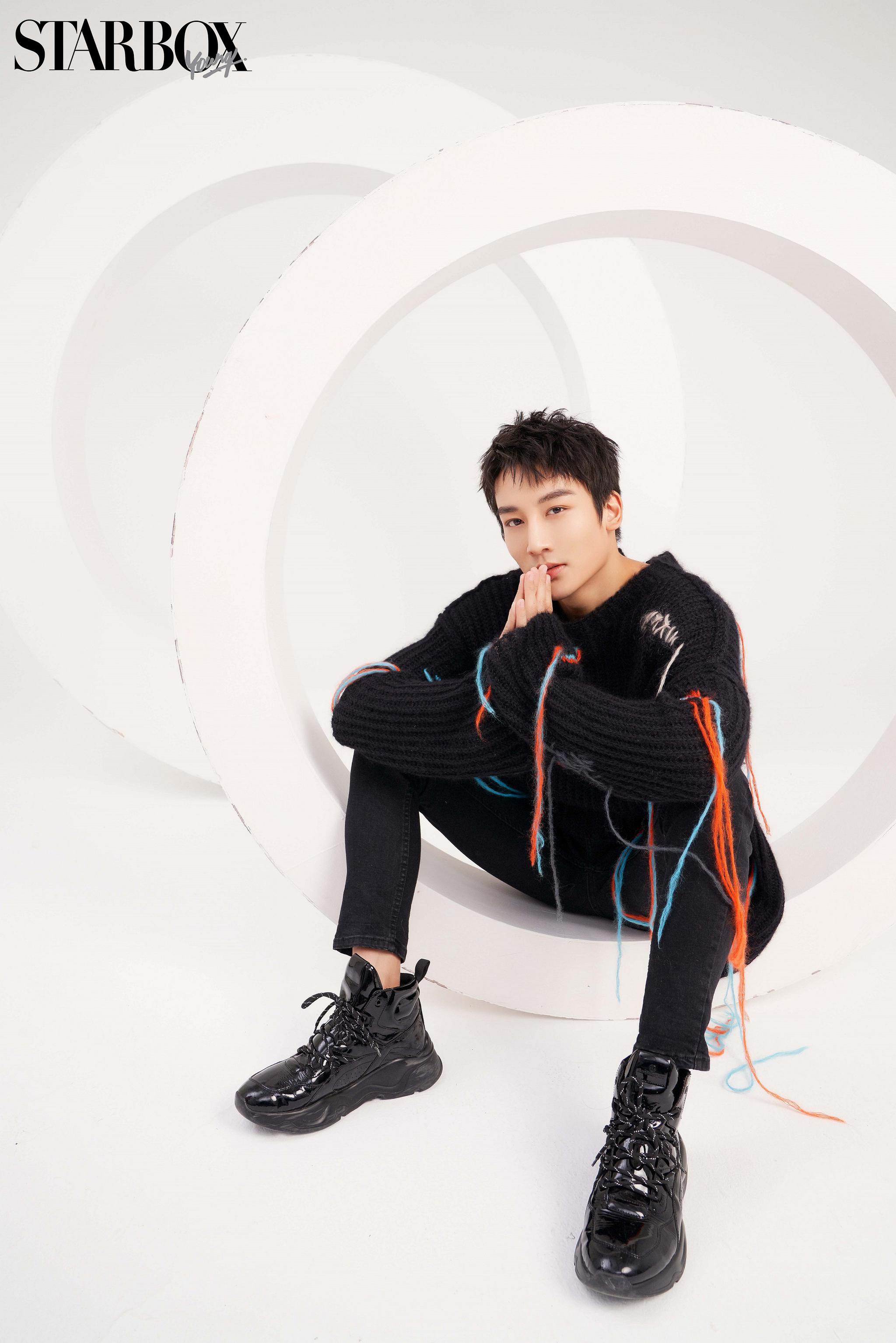 麦亨利最新时尚大片释出 清爽潮酷切换自如