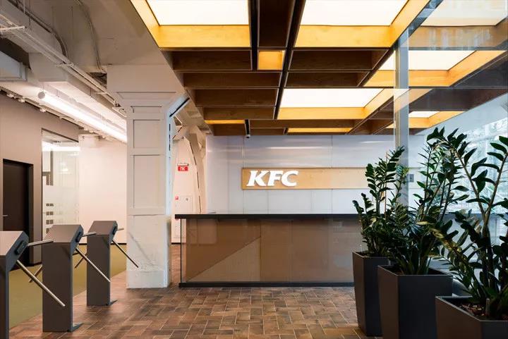 kfc肯德基是一家国际快餐连锁店,总部在美国的肯塔基州路易斯维尔.