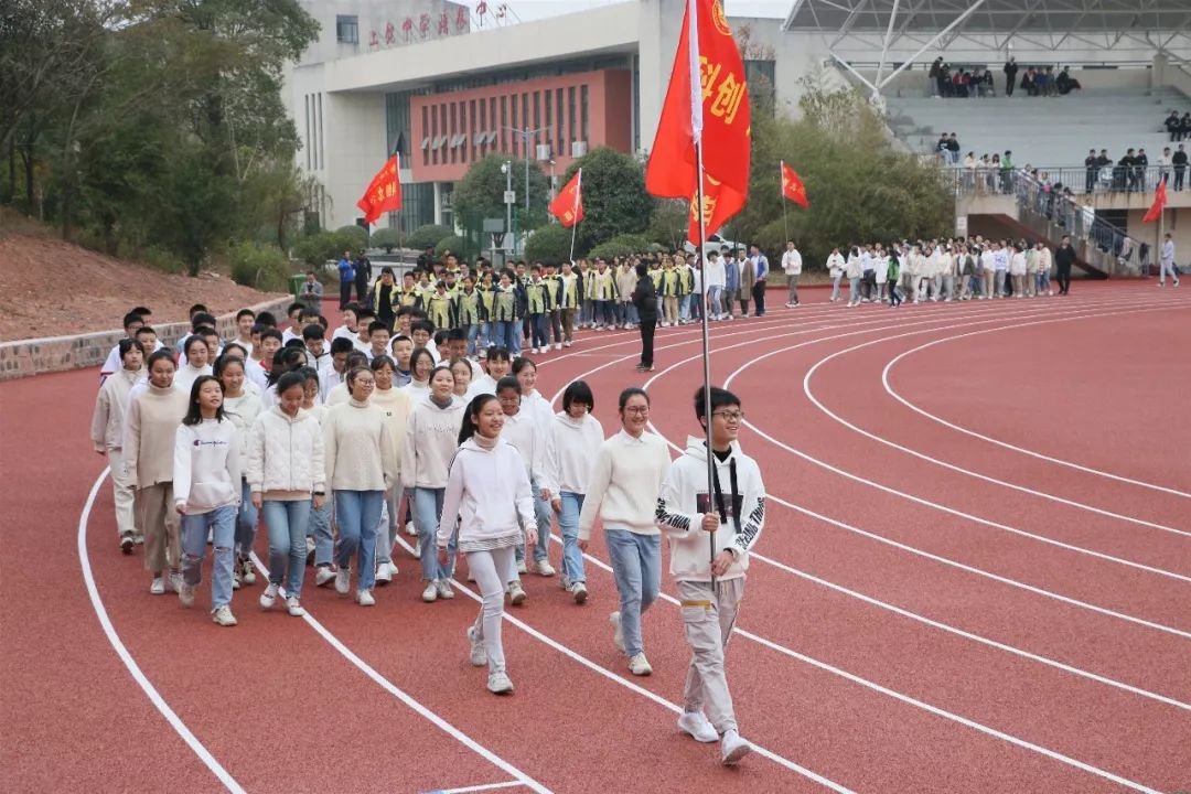 上饶中学庆七十华诞唱青春赞歌上饶中学第九届田径运动会隆重开幕