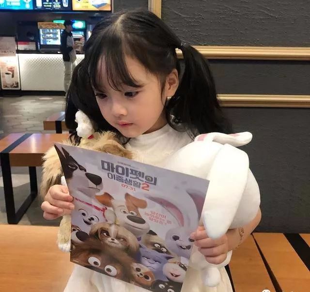 全网最火的表情包小孩权律二长大了这颜值持续开挂啊