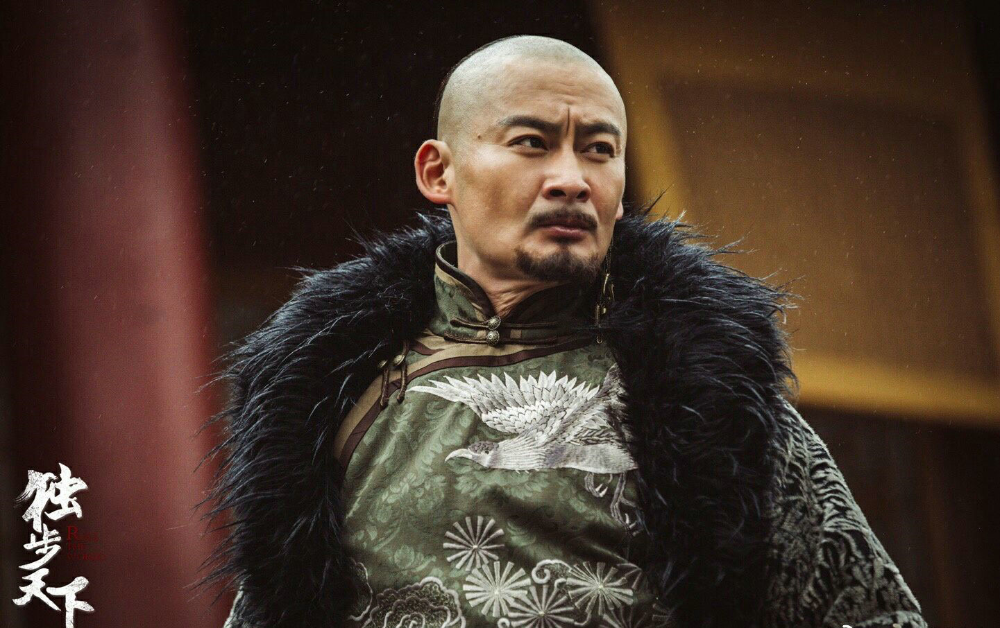 景岗山长相非常爷们,所以他多演一些硬汉角色,例如努尔哈赤,李明安!