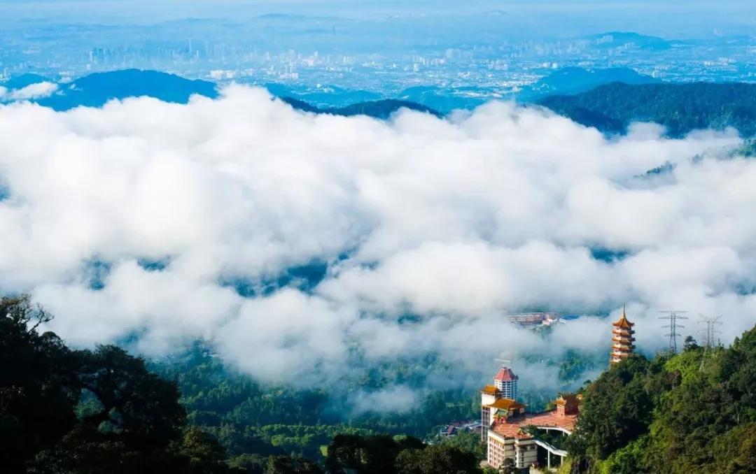 的度假村酒店,現在在其旁邊新建了一個雲頂高原名牌購物中心(genting