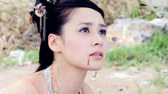 古装剧中女星嘴角带血个个美翻了最后一个更是惊艳了一个时代