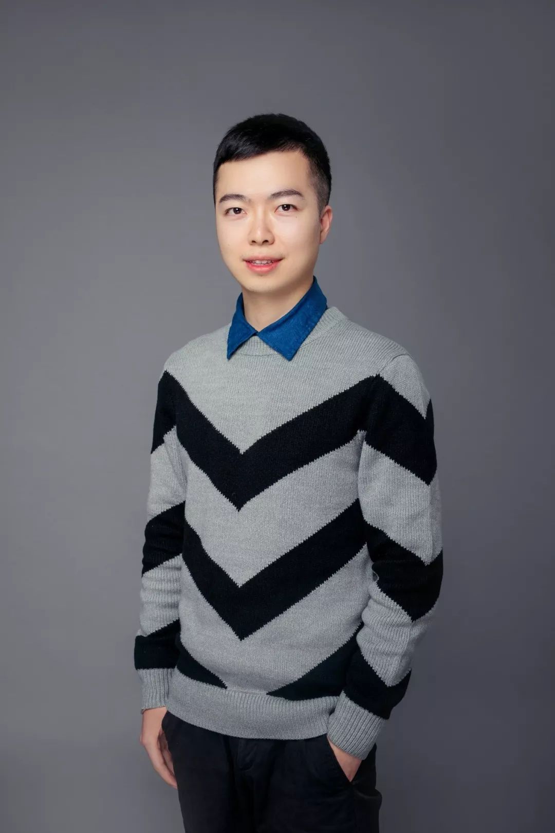 专业硕士研究生,曾公派留学于朝鲜金亨稷师范大学及韩国淑明女子大学