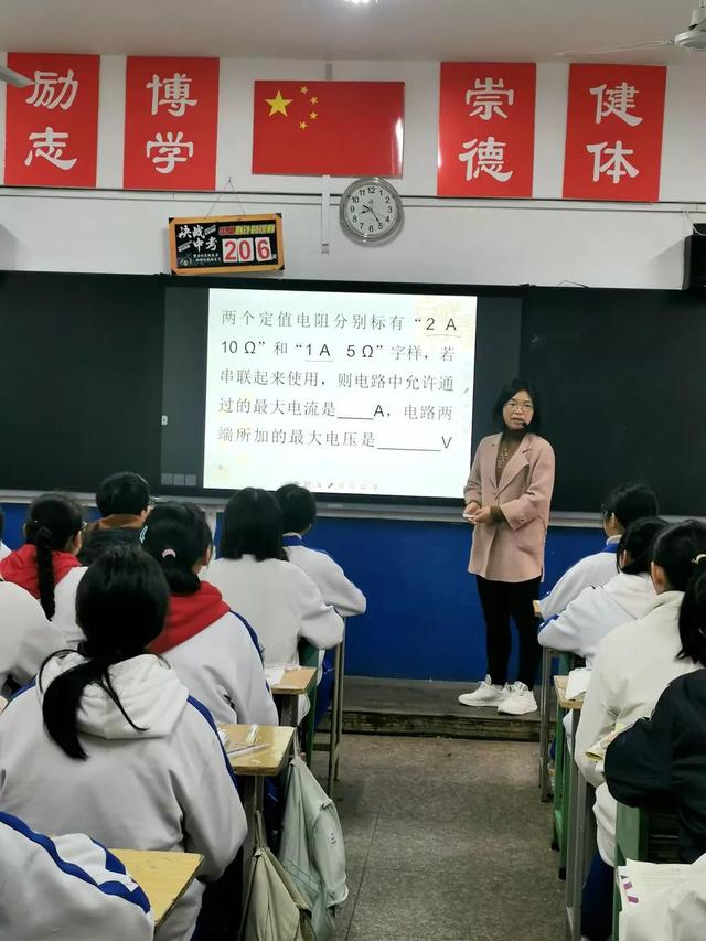 达州市第一中学校初三学生，老师2019的一天(图1)